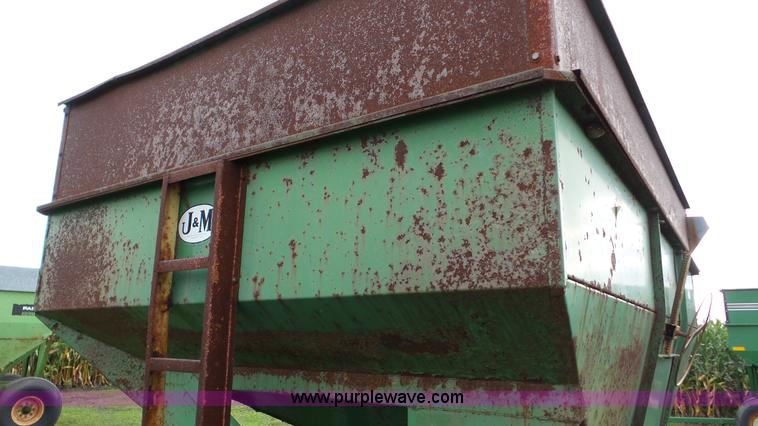 image for item DA8819 J&M gravity wagon