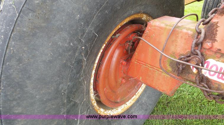 image for item DA8819 J&M gravity wagon