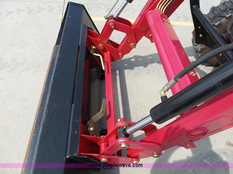 image for item DB4519 2014 Mahindra 5010HST MFWD tractor