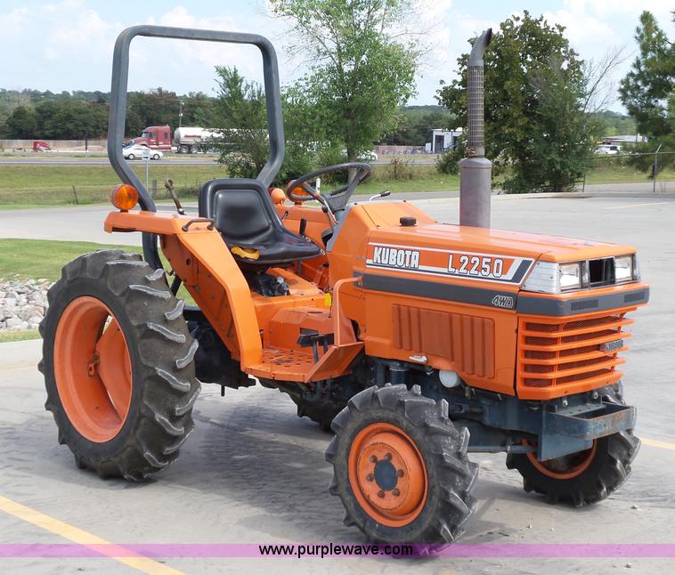 image for item DB4521 1985 Kubota L2250D MFWD tractor
