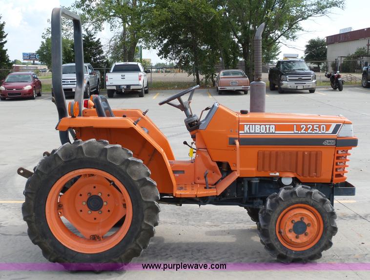 image for item DB4521 1985 Kubota L2250D MFWD tractor