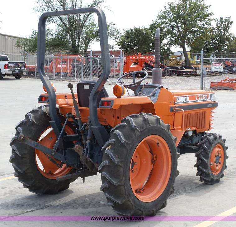 image for item DB4521 1985 Kubota L2250D MFWD tractor