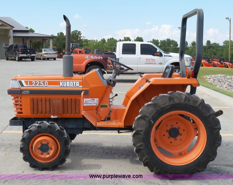 image for item DB4521 1985 Kubota L2250D MFWD tractor