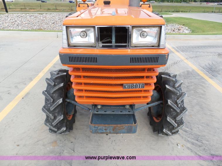 image for item DB4521 1985 Kubota L2250D MFWD tractor