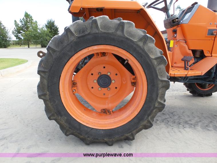 image for item DB4521 1985 Kubota L2250D MFWD tractor