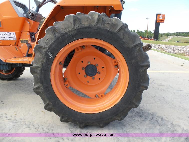 image for item DB4521 1985 Kubota L2250D MFWD tractor