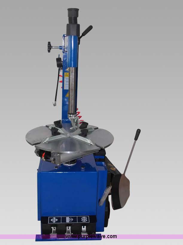 Blue Viper tire changer in Tonganoxie, KS Item F1890 sold Purple Wave