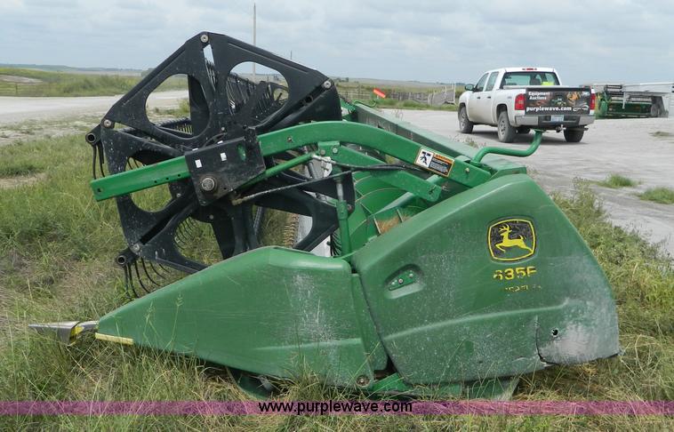 image for item J5088 2006 John Deere 635F flex head
