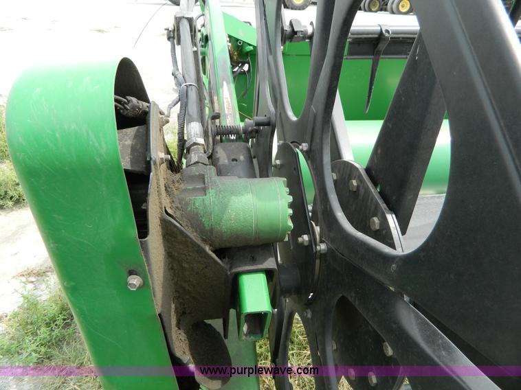 image for item J5088 2006 John Deere 635F flex head