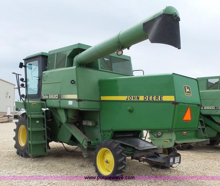 image for item K3082 1981 John Deere 6620 Turbo combine
