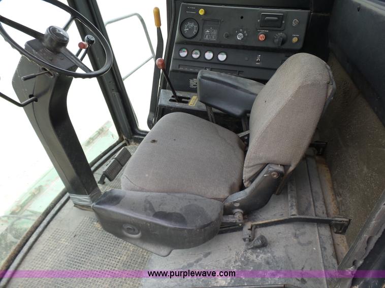 image for item K3082 1981 John Deere 6620 Turbo combine