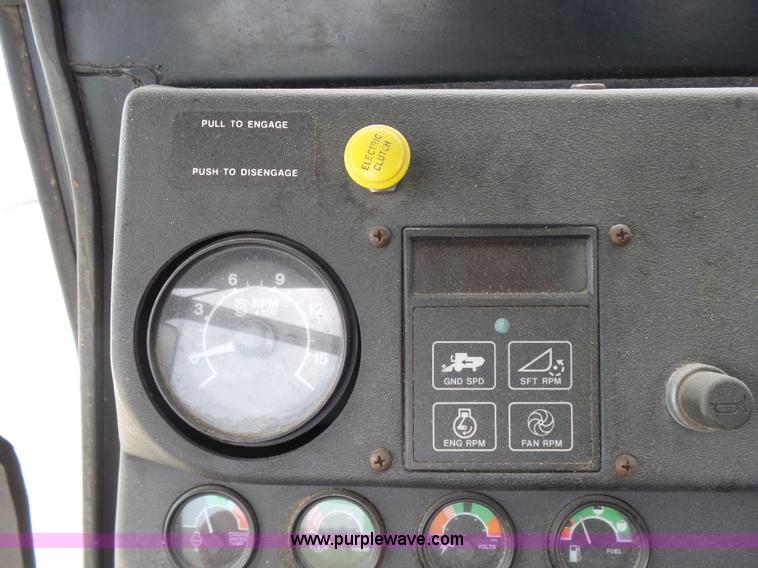 image for item K3082 1981 John Deere 6620 Turbo combine