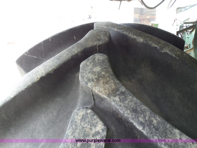 image for item K3082 1981 John Deere 6620 Turbo combine