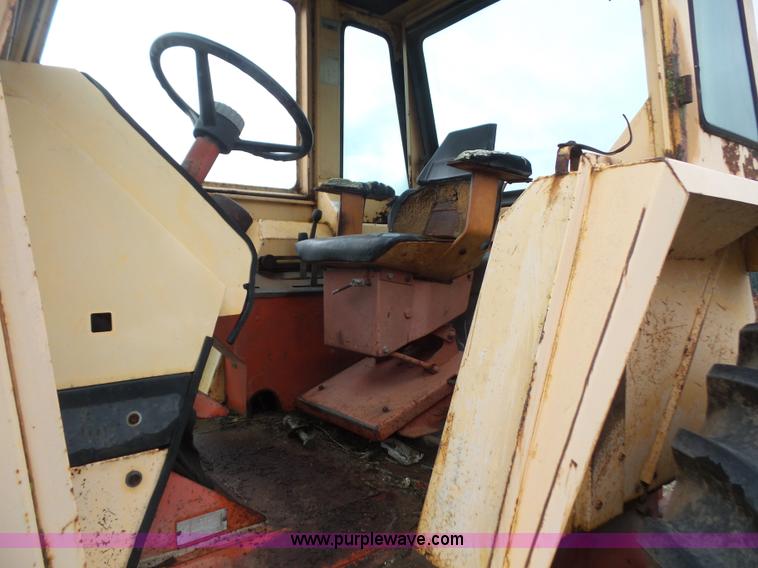 image for item K3572 1972 Case 1370 tractor