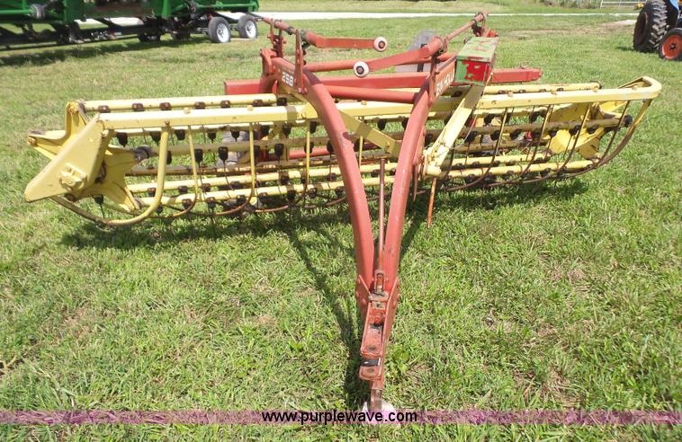 image for item K3593 New Holland 258 side delivery rake