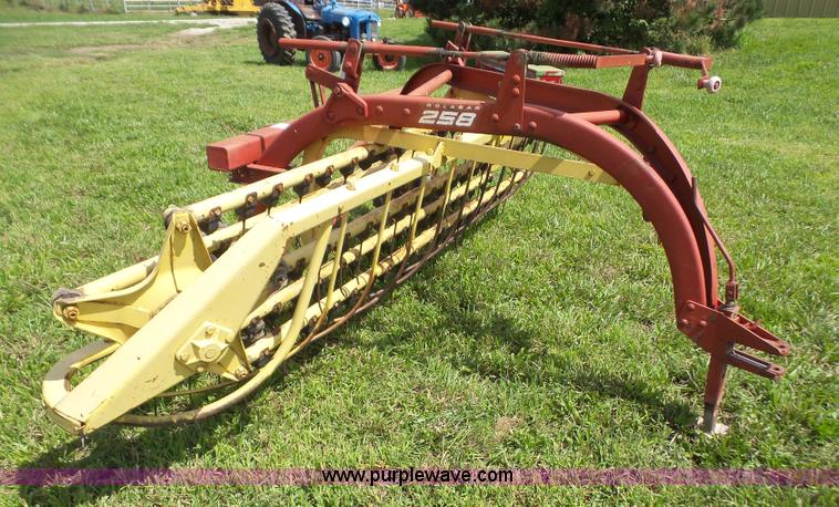 image for item K3593 New Holland 258 side delivery rake
