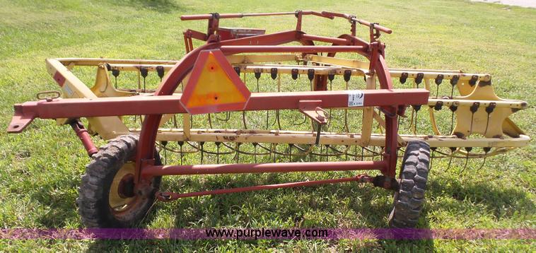 image for item K3593 New Holland 258 side delivery rake