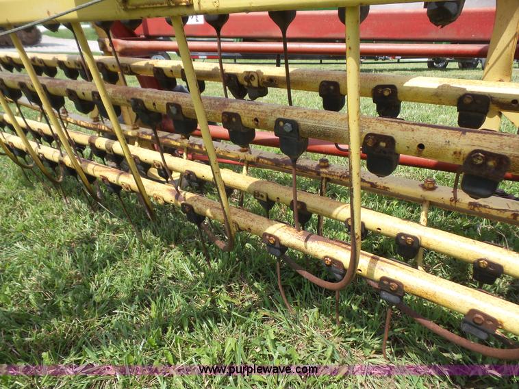 image for item K3593 New Holland 258 side delivery rake
