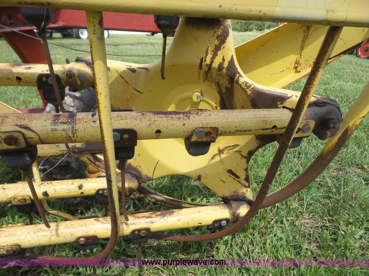 image for item K3593 New Holland 258 side delivery rake