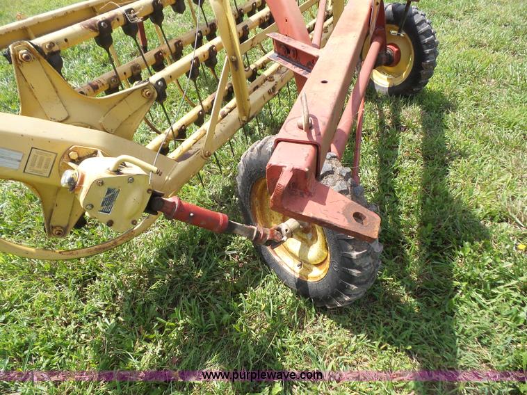 image for item K3593 New Holland 258 side delivery rake