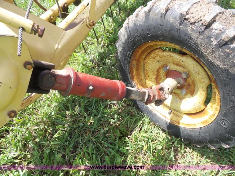 image for item K3593 New Holland 258 side delivery rake