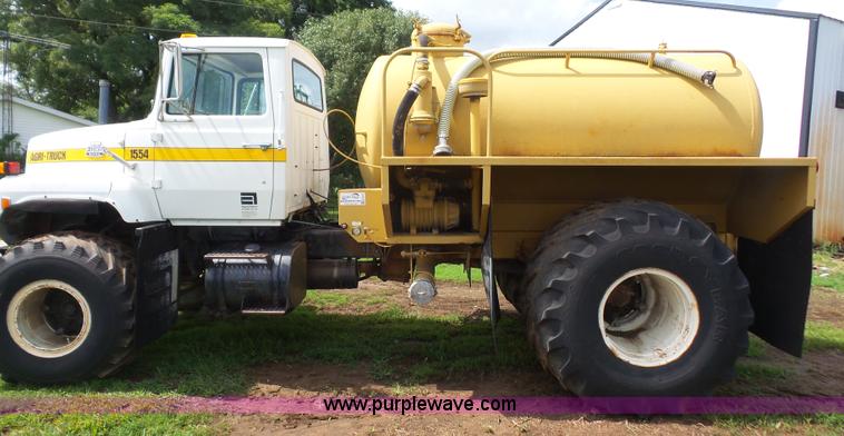 image for item K3602 1984 Ford 8000 Agritruck 1554 applicator truck