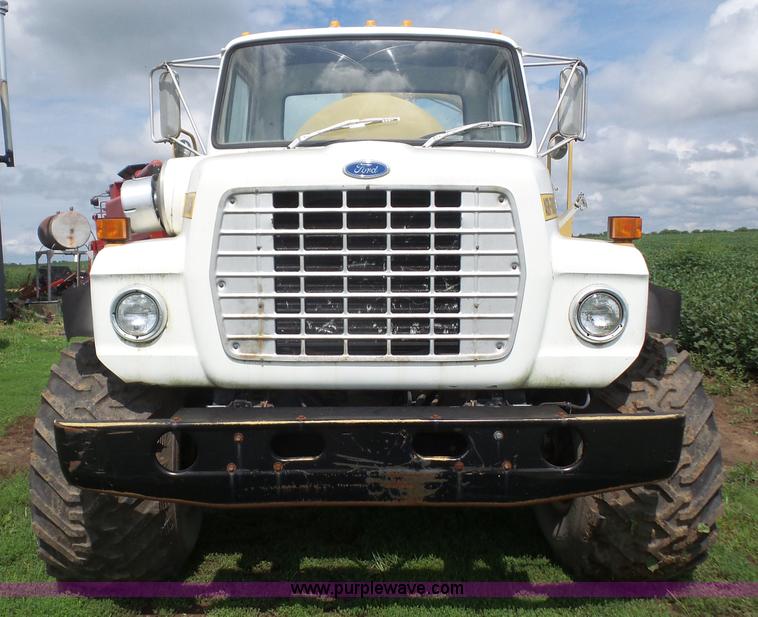 image for item K3602 1984 Ford 8000 Agritruck 1554 applicator truck