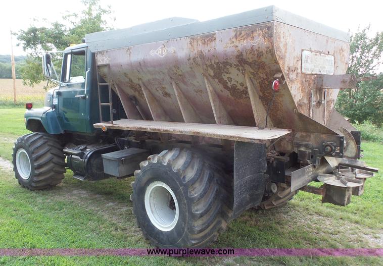 image for item K3603 1980 Ford 8000 applicator truck