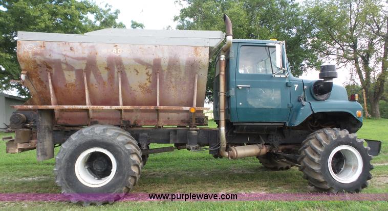 image for item K3603 1980 Ford 8000 applicator truck