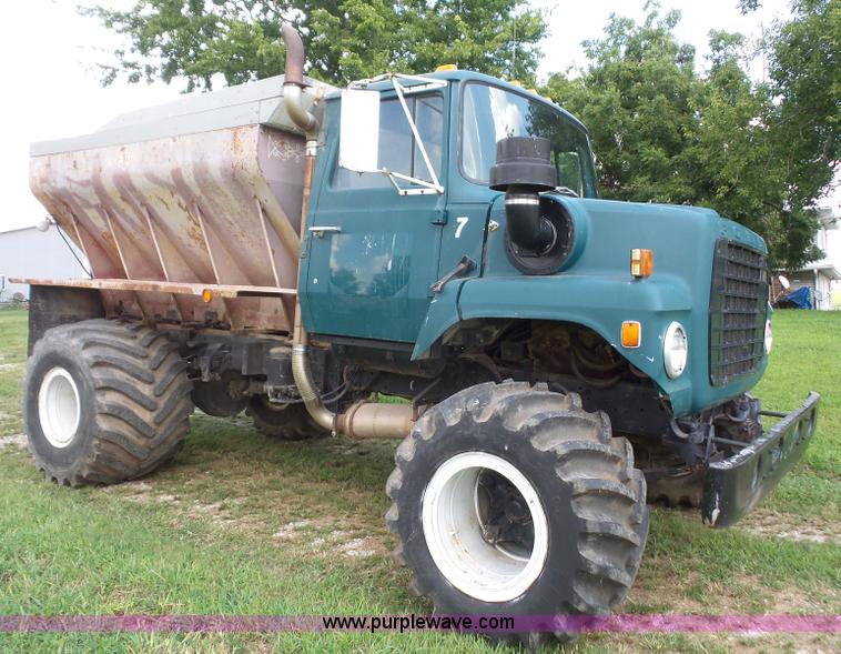 image for item K3603 1980 Ford 8000 applicator truck