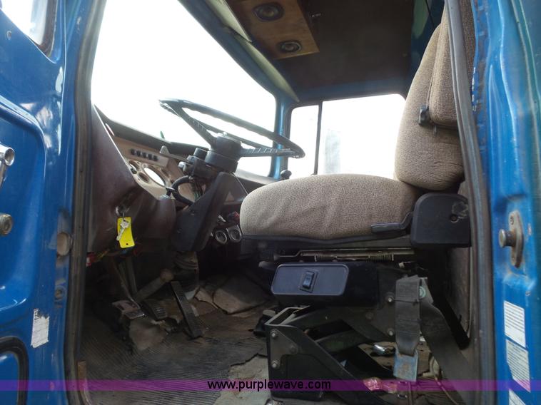 image for item K3603 1980 Ford 8000 applicator truck