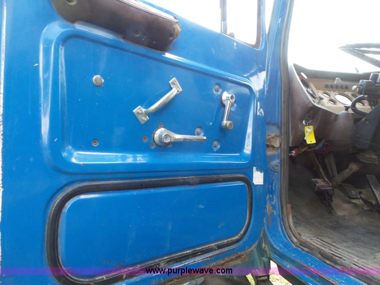 image for item K3603 1980 Ford 8000 applicator truck