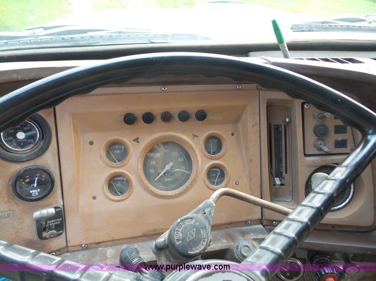 image for item K3603 1980 Ford 8000 applicator truck
