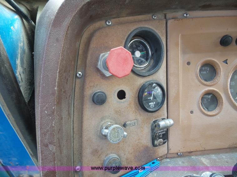 image for item K3603 1980 Ford 8000 applicator truck