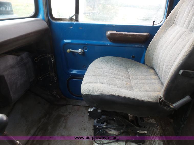 image for item K3603 1980 Ford 8000 applicator truck