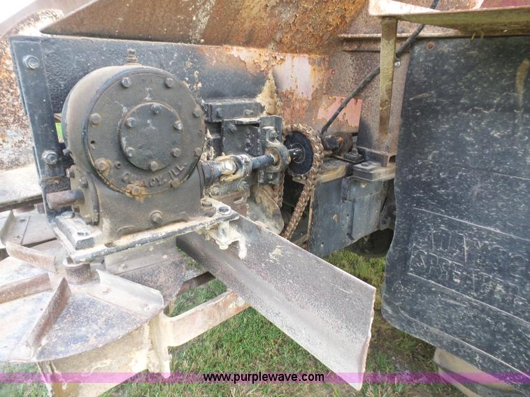 image for item K3603 1980 Ford 8000 applicator truck