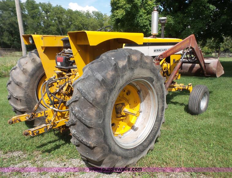 image for item K3611 1969 Minneapolis Moline Super M670 tractor