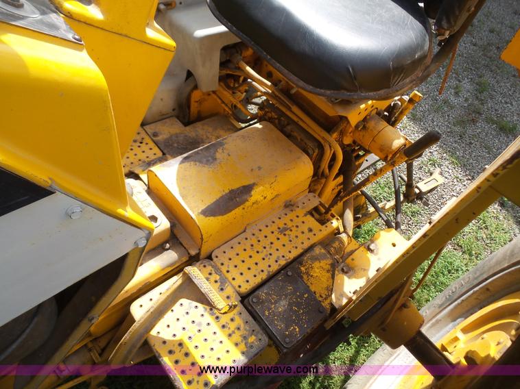 image for item K3611 1969 Minneapolis Moline Super M670 tractor