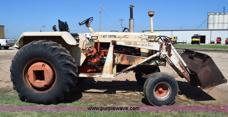 image for item L2600 Case 1030 tractor