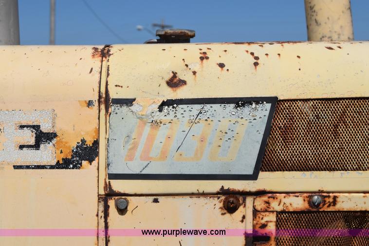 image for item L2600 Case 1030 tractor