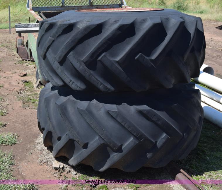 image for item L2600 Case 1030 tractor