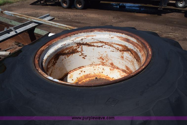 image for item L2600 Case 1030 tractor