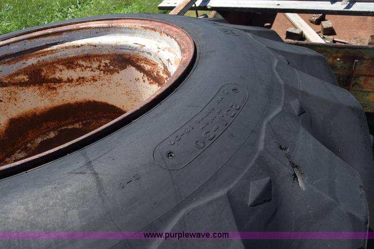 image for item L2600 Case 1030 tractor