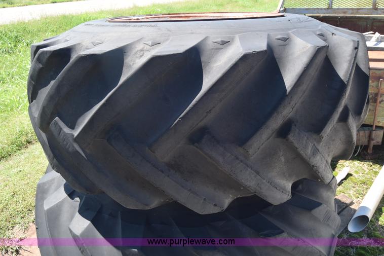 image for item L2600 Case 1030 tractor