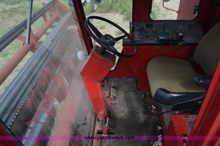 image for item L2606 Case IH 1460 combine