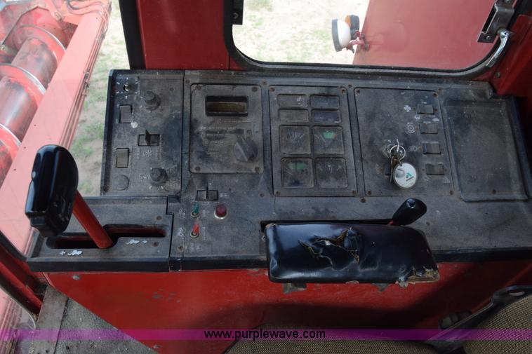 image for item L2606 Case IH 1460 combine
