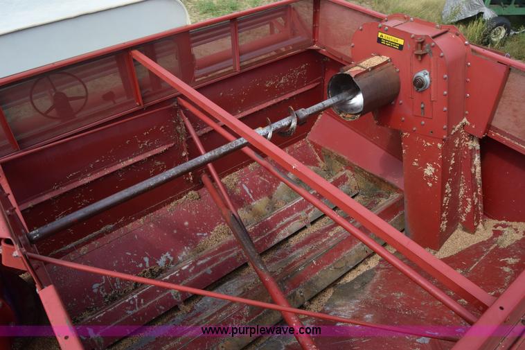 image for item L2606 Case IH 1460 combine