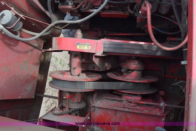 image for item L2606 Case IH 1460 combine