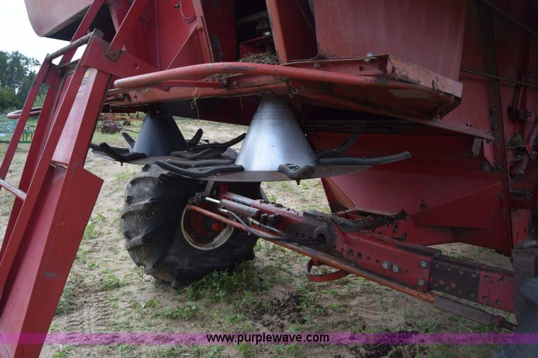 image for item L2606 Case IH 1460 combine
