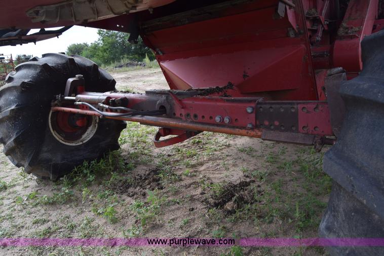 image for item L2606 Case IH 1460 combine